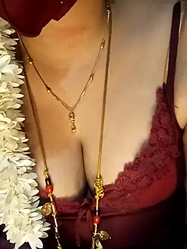 Snapshot of tuttifrutti17 chatting on 03-21-25, 05:34 tuttifrutti17 online show from 03-21-25, 05:34