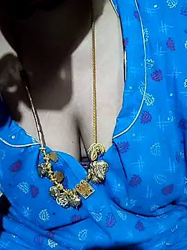 Snapshot of tuttifrutti17 chatting on 10-09-25, 05:33 tuttifrutti17 online show from 10-09-25, 05:33