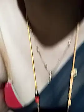 Snapshot of tuttifrutti17 chatting on 10-27-25, 06:12 tuttifrutti17 online show from 10-27-25, 06:12