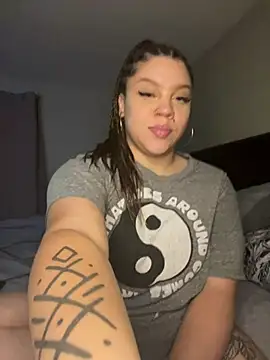 Snapshot of QueenNuttCollector chatting on 01-07-25, 01:17 QueenNuttCollector online show from 01-07-25, 01:17