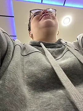 Snapshot of QueenNuttCollector chatting on 02-15-25, 04:23 QueenNuttCollector online show from 02-15-25, 04:23