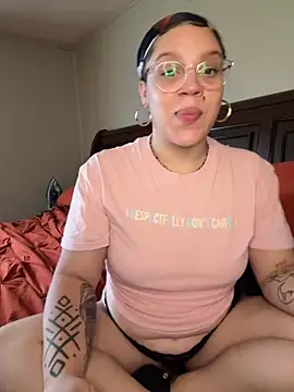 Snapshot of QueenNuttCollector chatting on 09-10-25, 04:07 QueenNuttCollector online show from 09-10-25, 04:07