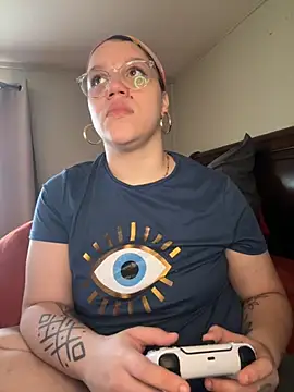 Snapshot of QueenNuttCollector chatting on 09-24-25, 02:20 QueenNuttCollector online show from 09-24-25, 02:20