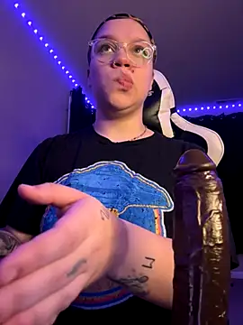 Snapshot of QueenNuttCollector chatting on 10-19-25, 09:54 QueenNuttCollector online show from 10-19-25, 09:54