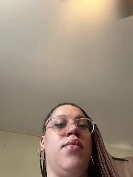 QueenNuttCollector online show from 12-16-25, 05:07