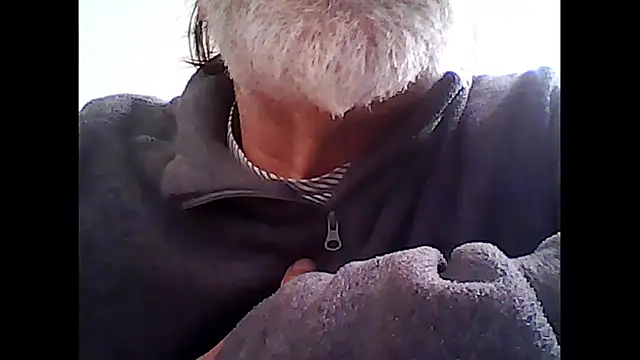 Snapshot of xcimeru chatting on 10-29-25, 03:58 xcimeru online show from 10-29-25, 03:58