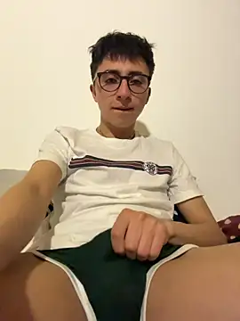 Snapshot of CamiRojas_boy chatting on 10-29-25, 03:20 CamiRojas boy online show from 10-29-25, 03:20