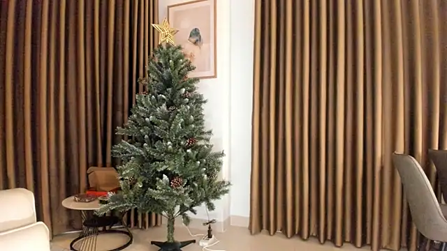 Snapshot of kawaii_mia chatting on 12-15-25, 01:15 kawaii mia online show from 12-15-25, 01:15