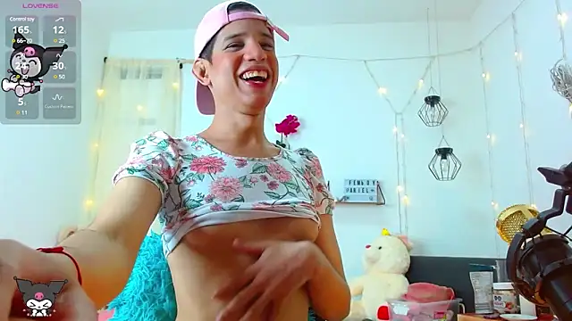 Ariel Femboy  online show from 01-05-25, 02:49