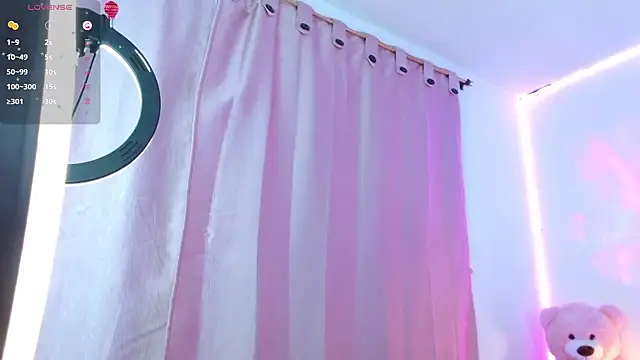 Snapshot of Angely_18 chatting on 01-14-25, 11:05 Angely 18 online show from 01-14-25, 11:05