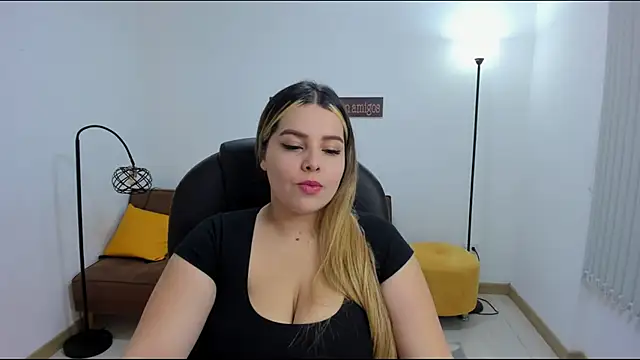 Snapshot of camiilaa1 chatting on 02-10-25, 04:19 camiilaa1 online show from 02-10-25, 04:19