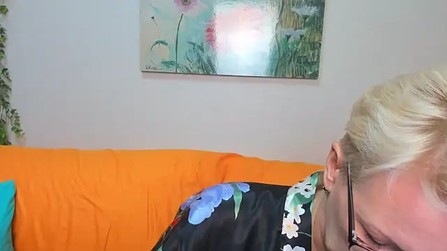 iamyourdream89 online show from 10-18-25, 01:23