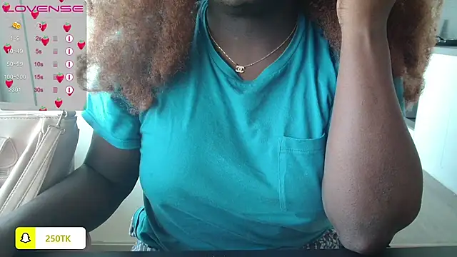 Snapshot of Thepanthera chatting on 12-22-24, 09:11 Thepanthera online show from 12-22-24, 09:11