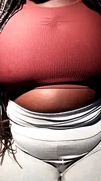 Snapshot of Thepanthera chatting on 12-16-25, 04:45 Thepanthera online show from 12-16-25, 04:45