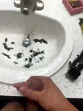 Snapshot of Asronrandon chatting on 10-19-25, 09:37 Asronrandon online show from 10-19-25, 09:37