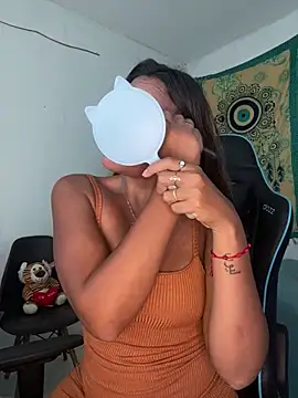 Snapshot of fenixgre chatting on 10-25-25, 06:57 fenixgre online show from 10-25-25, 06:57