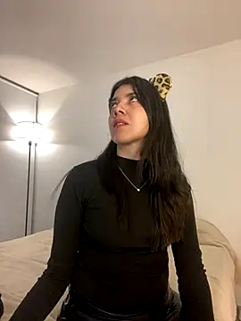 Snapshot of saori_10 chatting on 10-19-25, 07:42 saori 10 online show from 10-19-25, 07:42