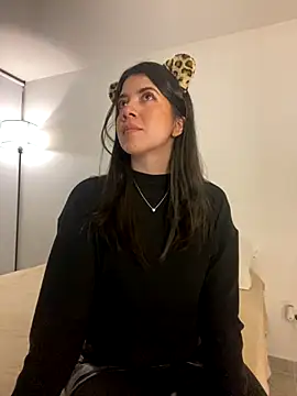 Snapshot of saori_10 chatting on 10-31-25, 11:06 saori 10 online show from 10-31-25, 11:06