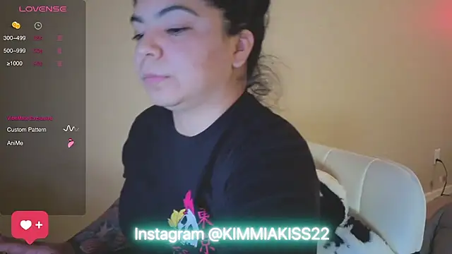 Snapshot of kimmiakiss22 chatting on 02-08-25, 02:15 kimmiakiss22 online show from 02-08-25, 02:15