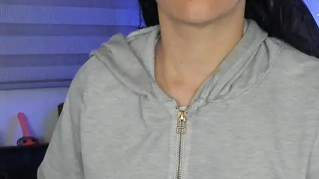 natasha logan  online show from 12-15-25, 04:06