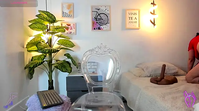 Rachel  Lang online show from 09-18-25, 09:06