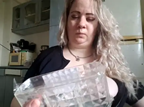 Snapshot of D_Marinna chatting on 01-28-25, 01:16 D Marinna online show from 01-28-25, 01:16