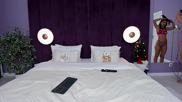 Snapshot of LilyRaisa chatting on 12-14-24, 06:56 LilyRaisa online show from 12-14-24, 06:56