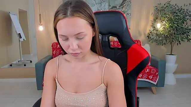 Snapshot of LilyRaisa chatting on 12-16-24, 04:13 LilyRaisa online show from 12-16-24, 04:13