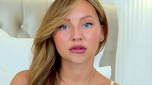 Snapshot of LilyRaisa chatting on 02-20-25, 07:34 LilyRaisa online show from 02-20-25, 07:34