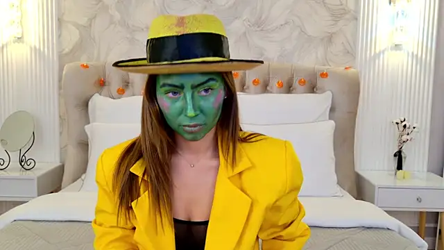 Snapshot of LilyRaisa chatting on 10-31-25, 05:52 LilyRaisa online show from 10-31-25, 05:52