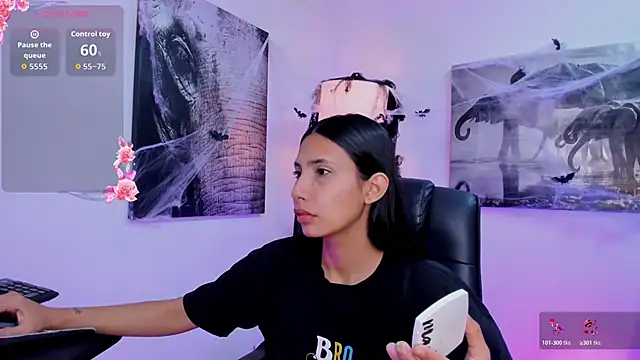 Snapshot of Ary_7 chatting on 10-30-25, 11:44 Ary 7 online show from 10-30-25, 11:44