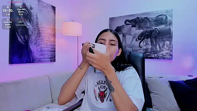 Snapshot of Ary_7 chatting on 11-14-25, 11:42 Ary 7 online show from 11-14-25, 11:42