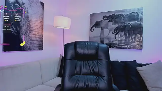 Snapshot of Ary_7 chatting on 11-23-25, 11:43 Ary 7 online show from 11-23-25, 11:43