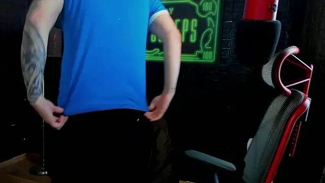 LexXHardy online show from 02-24-25, 01:10