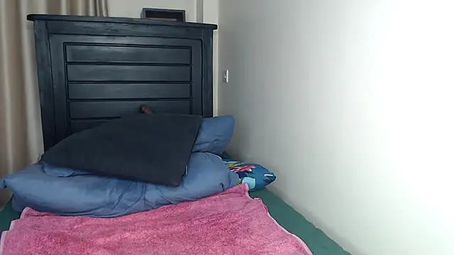 NIKKIE LOVE online show from 10-29-25, 03:42