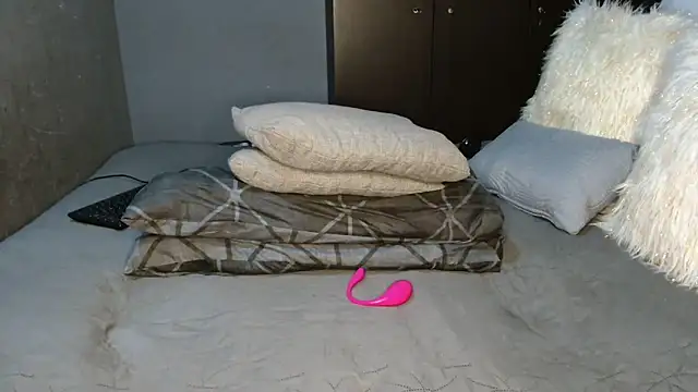 CURVEYDOLLXX online show from 01-07-25, 01:57