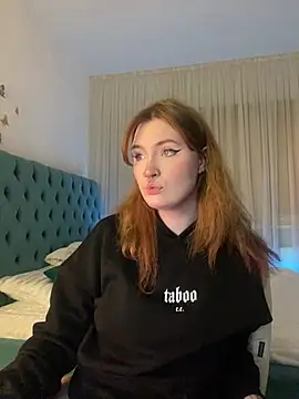  Chlo  e online show from 02-08-25, 12:38