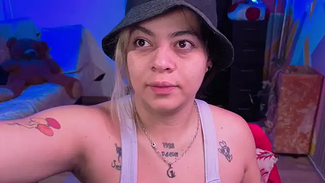 Snapshot of Cuttiealice chatting on 11-03-25, 11:44 Cuttiealice online show from 11-03-25, 11:44