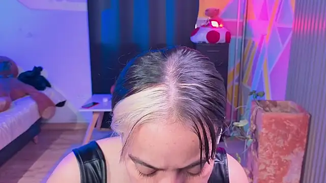 Snapshot of Cuttiealice chatting on 11-06-25, 12:39 Cuttiealice online show from 11-06-25, 12:39