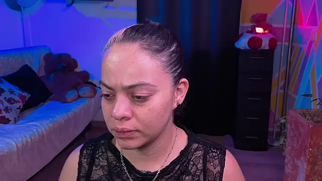 Snapshot of Cuttiealice chatting on 11-08-25, 11:32 Cuttiealice online show from 11-08-25, 11:32