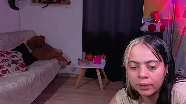 Snapshot of Cuttiealice chatting on 11-09-25, 11:41 Cuttiealice online show from 11-09-25, 11:41