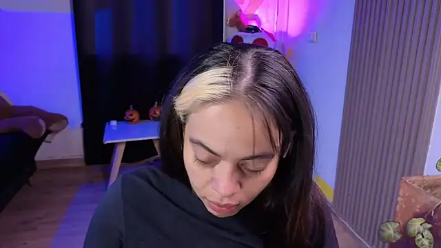 Snapshot of Cuttiealice chatting on 11-30-25, 11:36 Cuttiealice online show from 11-30-25, 11:36