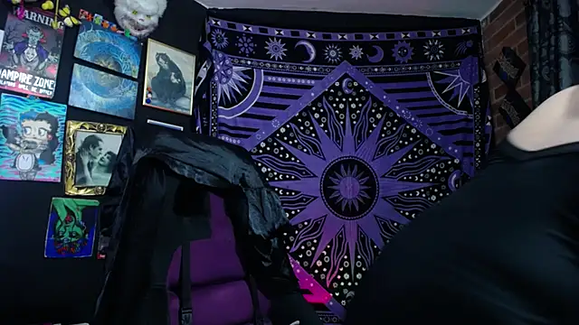 Yourmadame P online show from 11-21-25, 12:21