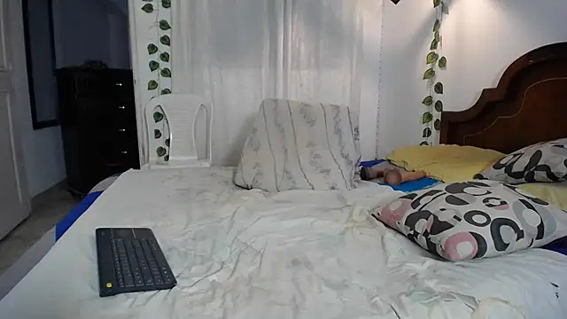 ivonne  hott1 online show from 02-11-26, 07:08