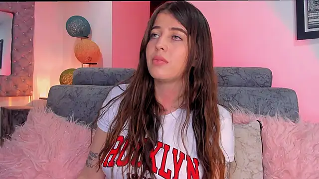 zoe kittylove online show from 01-18-26, 05:44