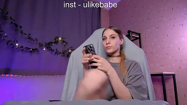 Snapshot of Anna_Fink chatting on 02-18-25, 02:49 Anna Fink online show from 02-18-25, 02:49