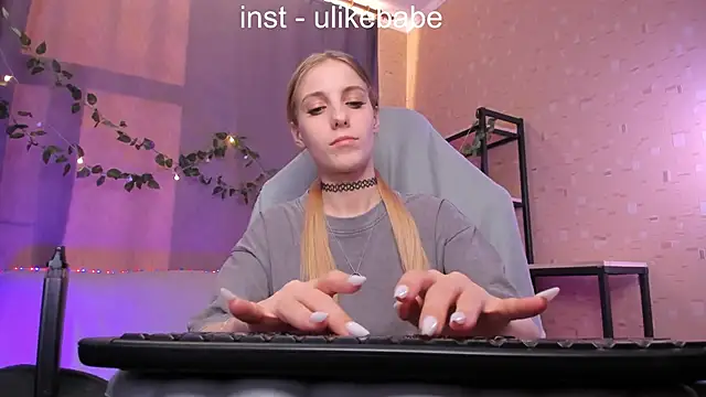 Snapshot of Anna_Fink chatting on 02-18-25, 05:53 Anna Fink online show from 02-18-25, 05:53