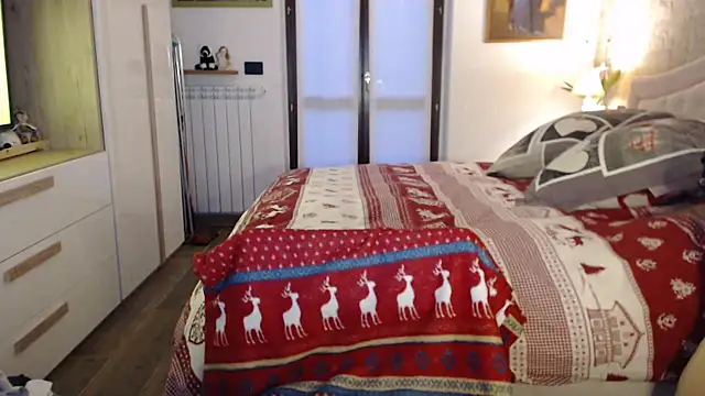 Snapshot of lulu_italy chatting on 01-07-26, 06:49 lulu italy online show from 01-07-26, 06:49