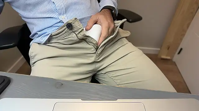 Snapshot of rickyi2023 chatting on 11-10-25, 04:39 rickyi2023 online show from 11-10-25, 04:39