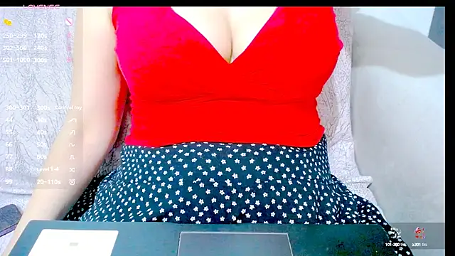 Snapshot of AmazingBitch chatting on 09-16-25, 07:15 AmazingBitch online show from 09-16-25, 07:15